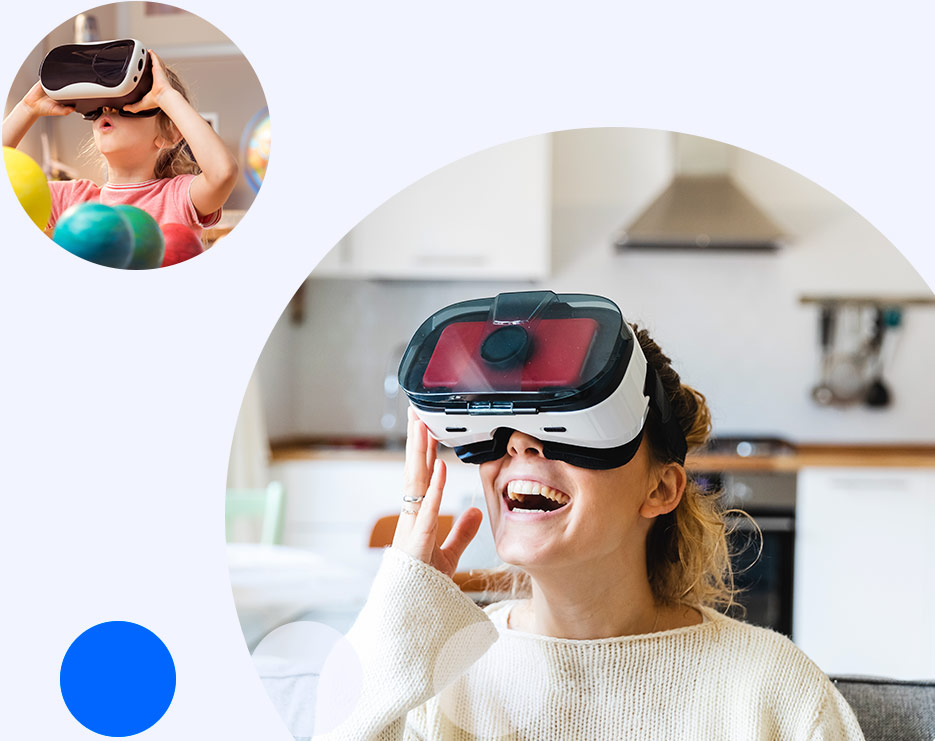 Mujer y niña con gafas de realidad virtual